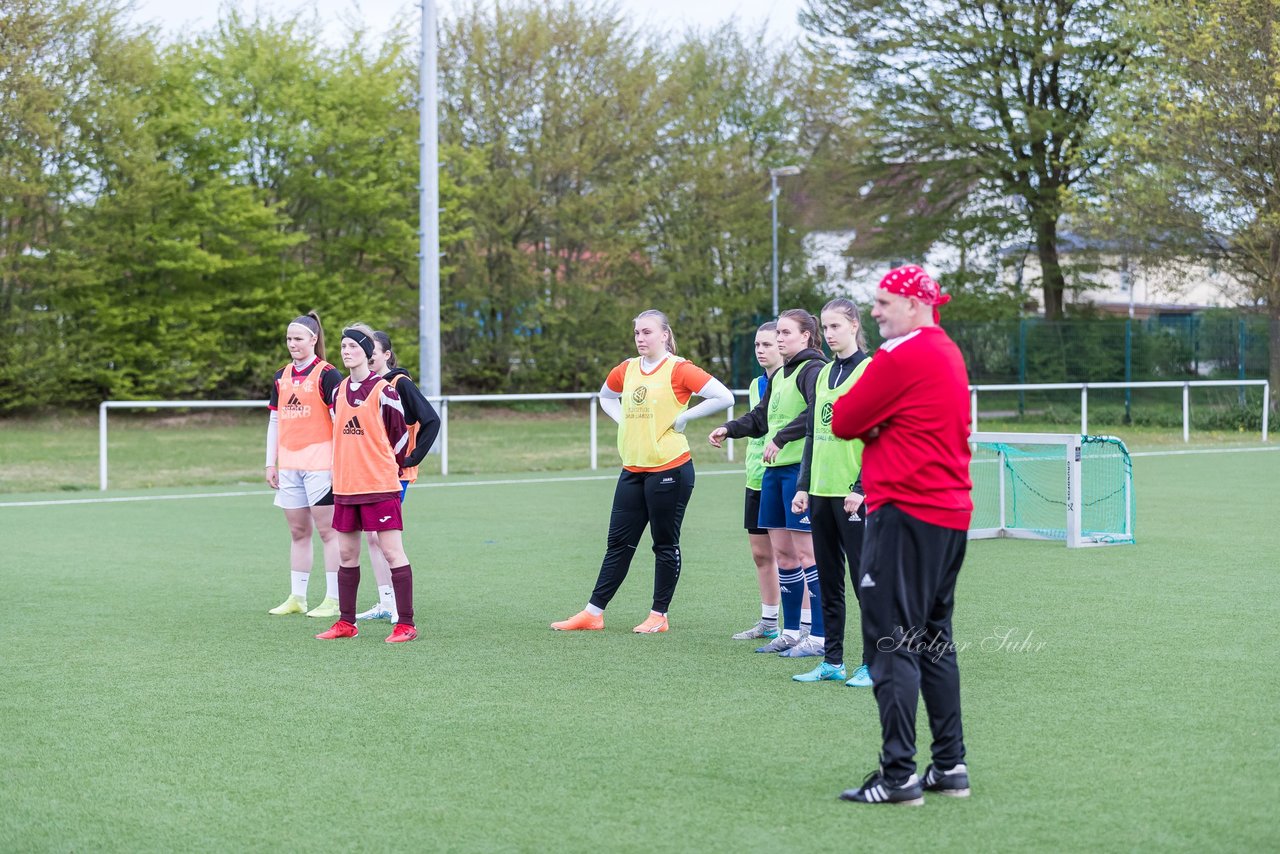 Bild 277 - Co-Trainerin der Frauen Nationalmannschaft Britta Carlson in Wahlstedt